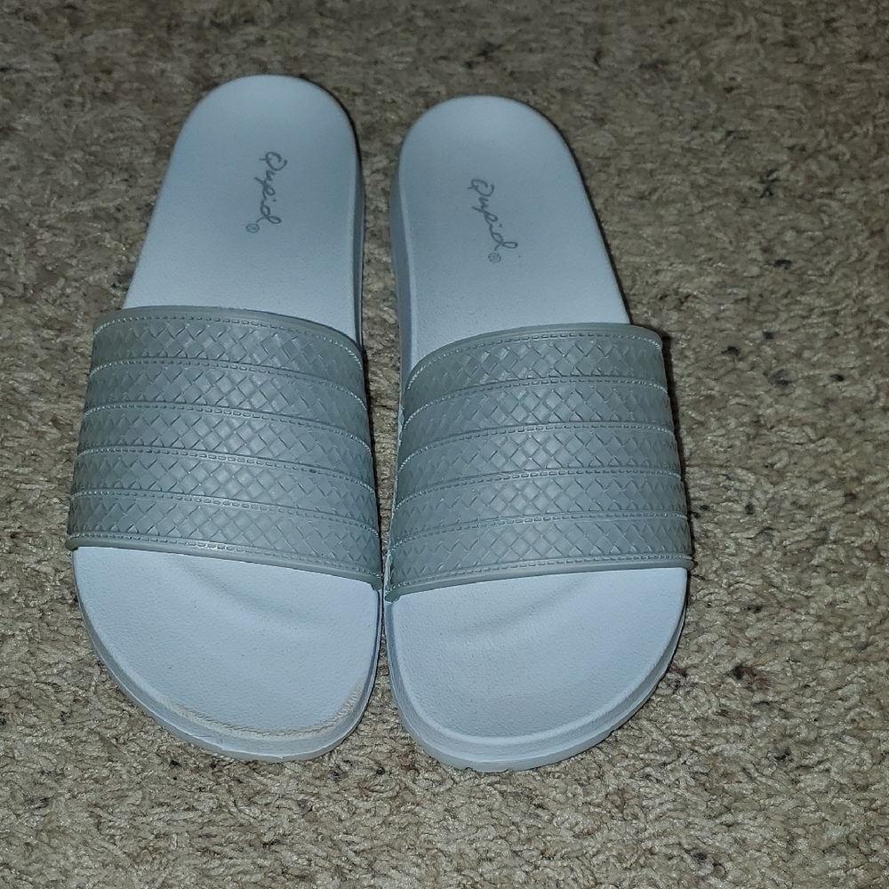 Qupid White Textured Sandals